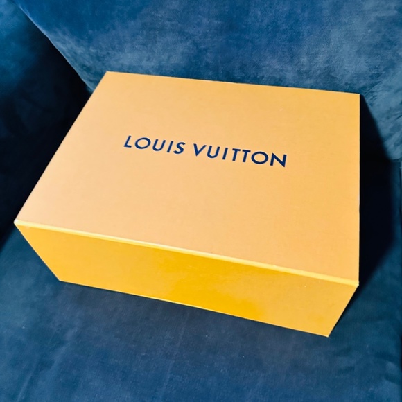 Mens LOUIS VUITTON Leather Moccasin with Silver Tone Metal LV Motif |Size: 10 - Picture 4 of 5